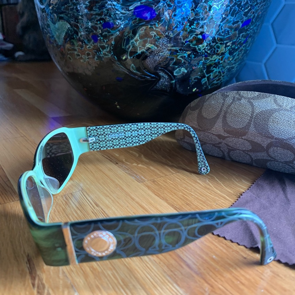 Coach sunglasses - Picture 4 of 7